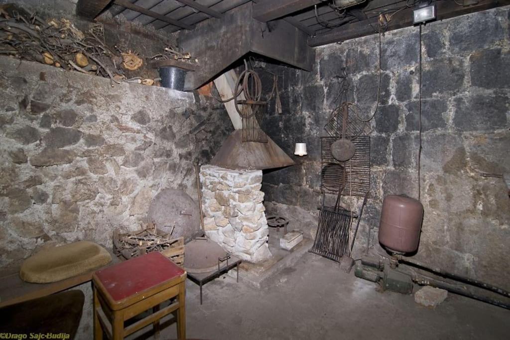 Art House Old Village Jesenice  Eksteriør billede